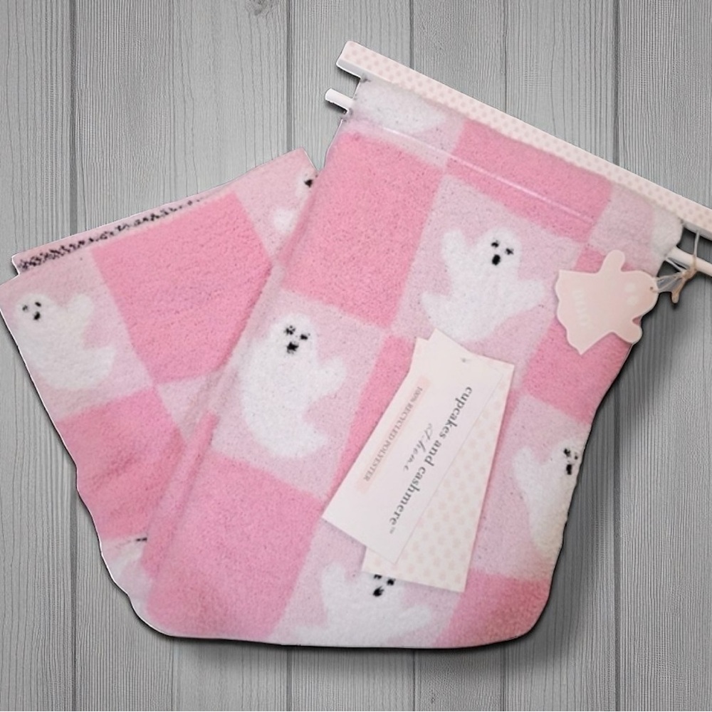 Viral new cupcakes and cashmere Pink Ghost Blanket
